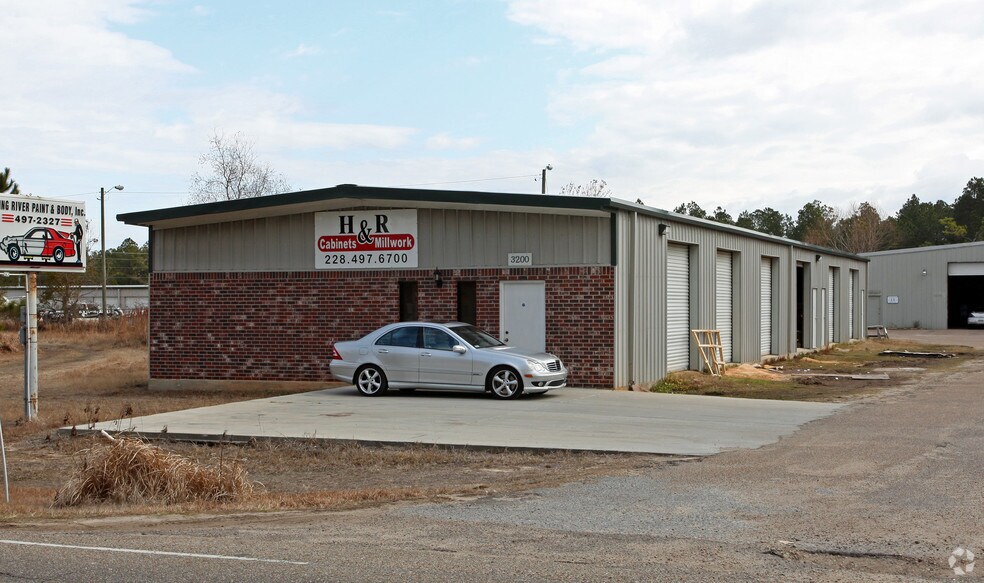 Primary Photo Of 3200 Dolphin Dr, Gautier Auto Repair For Sale