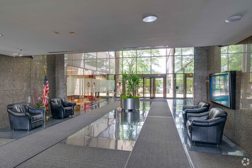 More Photos Of 3400 Dundee Rd, Northbrook Office For Lease