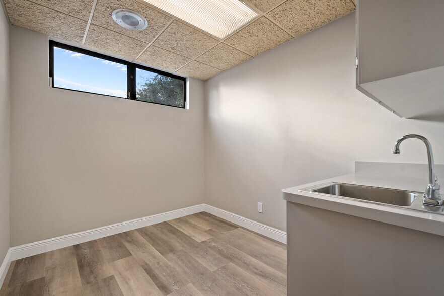 More Photos Of 3027 Aloma Ave, Winter Park Medical For Lease