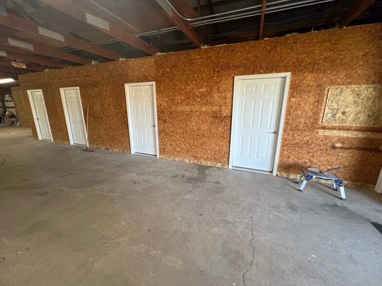 More Photos Of 27 Robinson Rd, Clinton Warehouse For Lease