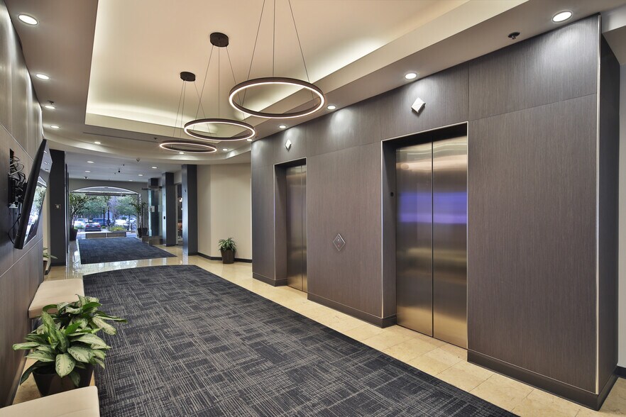 More Photos Of 2829 Townsgate Rd, Westlake Village Office For Lease