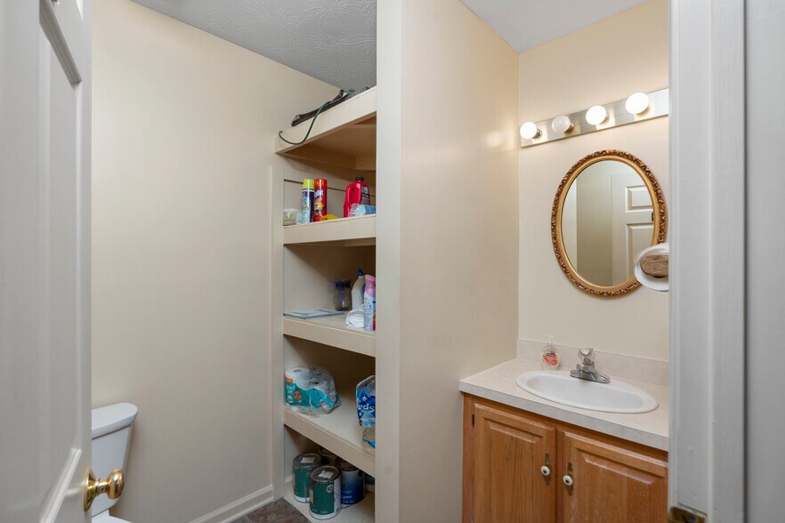 More Photos Of 829 Greenville Ave, Staunton Office For Sale