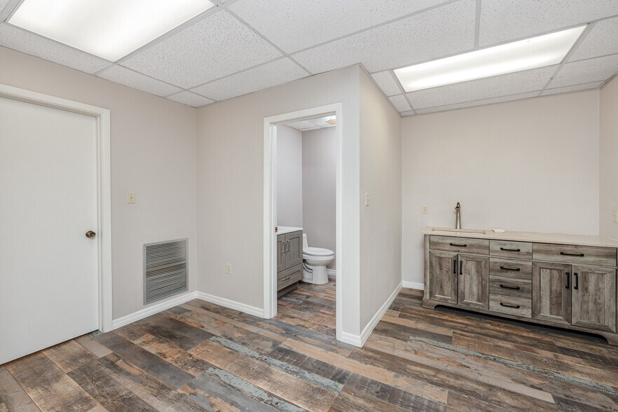 More Photos Of 6449 38th Ave, Saint Petersburg Medical For Lease