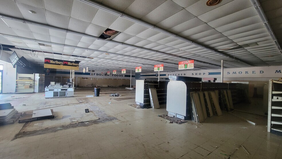 More Photos Of 812 Highway 67 S, Tuckerman Supermarket For Sale