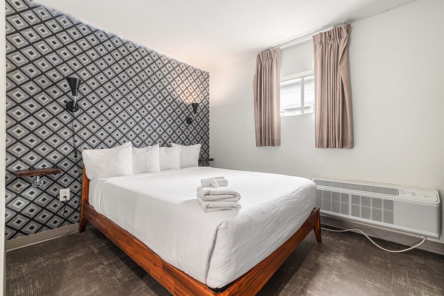 More Photos Of 7501 N Ocean Blvd, Myrtle Beach Hotel For Sale