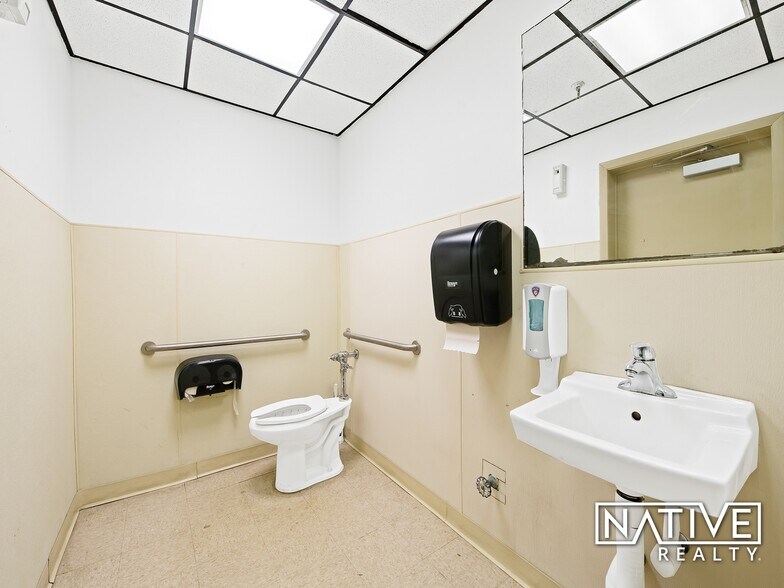 More Photos Of 1500-1600 NE 12th Ter, Fort Lauderdale Warehouse For Lease