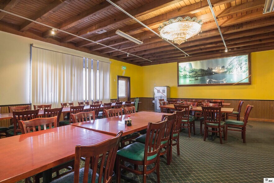 More Photos Of 1801 E Madison Ave, Bastrop Restaurant For Sale