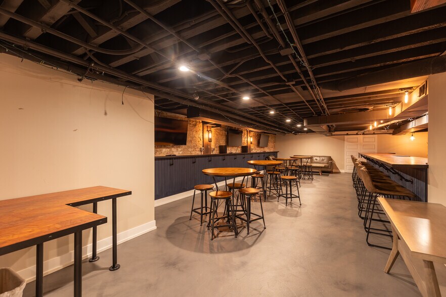 More Photos Of 827 N Milwaukee Ave, Chicago Storefront Retail Office For Sale