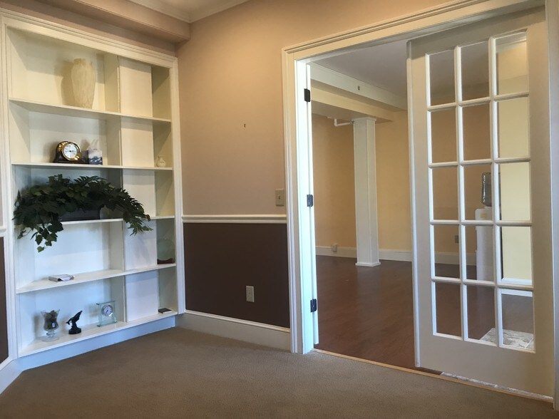 More Photos Of 69 York St, Kennebunk Medical For Sale