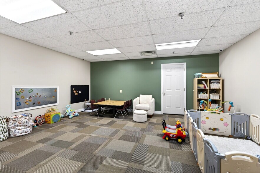 More Photos Of 1340-1350 N Fairfield Rd, Dayton Office For Sale