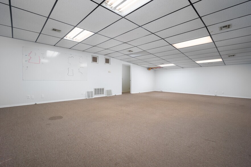 More Photos Of 2805 Broce Dr, Norman Warehouse For Sale