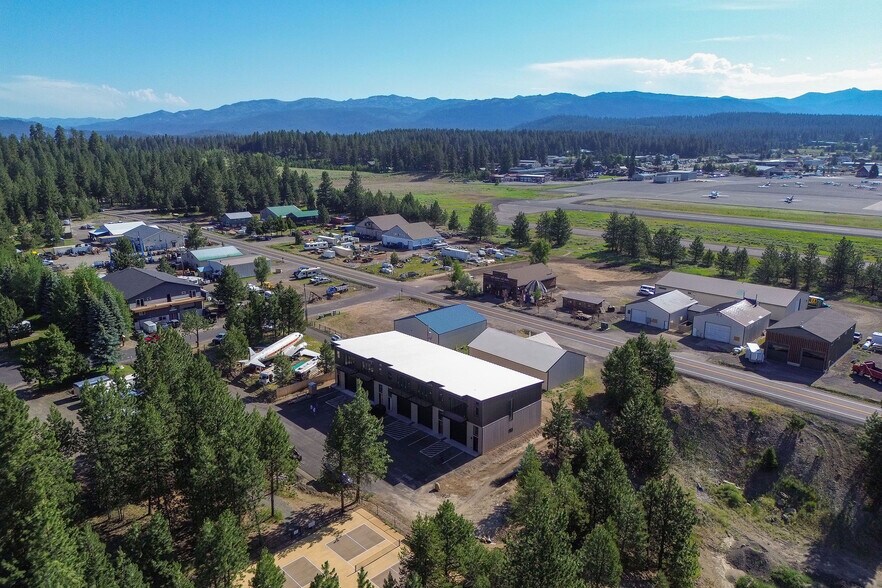 More Photos Of 217 Simmons St, Mccall Showroom For Sale