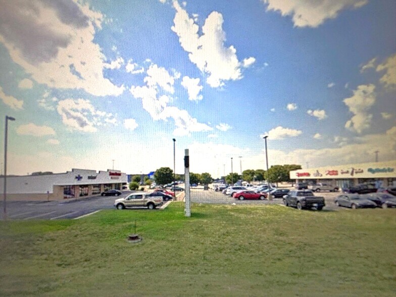 More Photos Of 4325 Vine St, Hays Storefront Retail Office For Lease