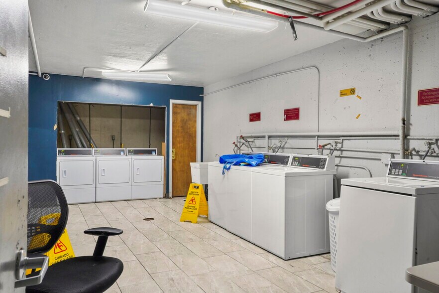 More Photos Of 1945 N Peoria St, Aurora Apartments For Sale