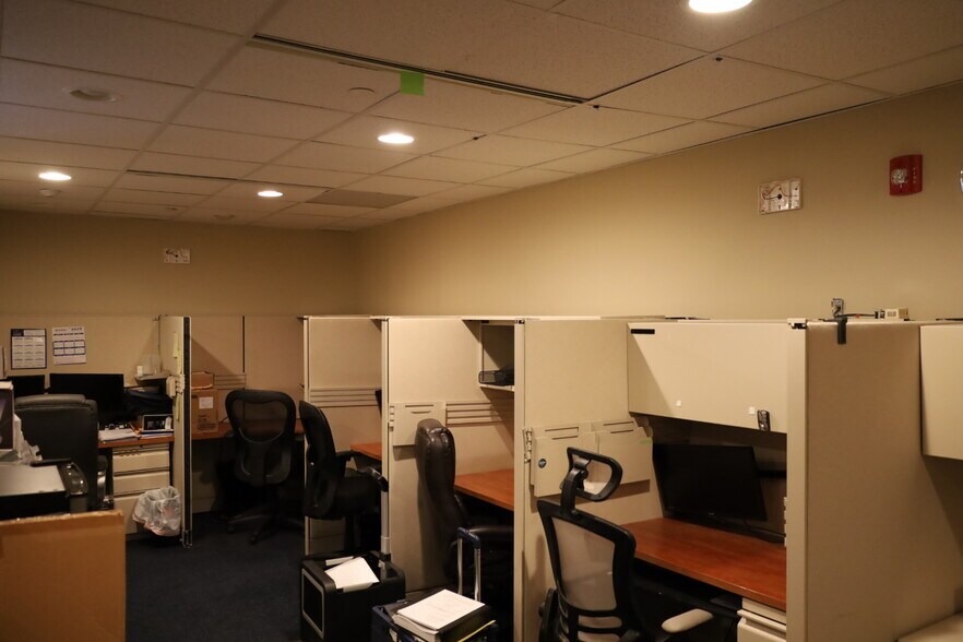 More Photos Of 1615 Forum Pl, West Palm Beach Office For Sale