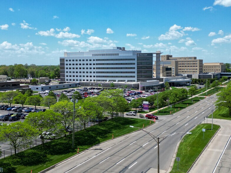 More Photos Of 44060 Woodward Ave, Bloomfield Hills Medical For Lease