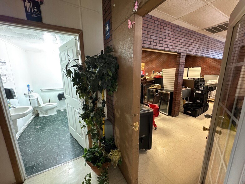More Photos Of 945 E Webb Ave, Burlington Freestanding For Sale