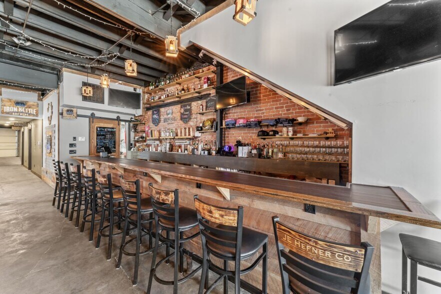 More Photos Of 508 S Main St, Grain Valley Bar For Lease