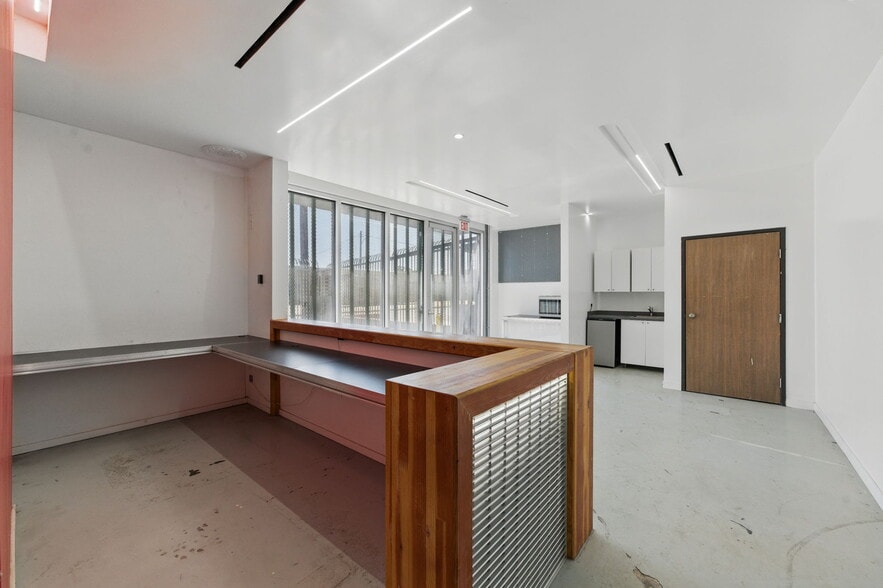 More Photos Of 12819 Main St, Los Angeles Warehouse For Sale