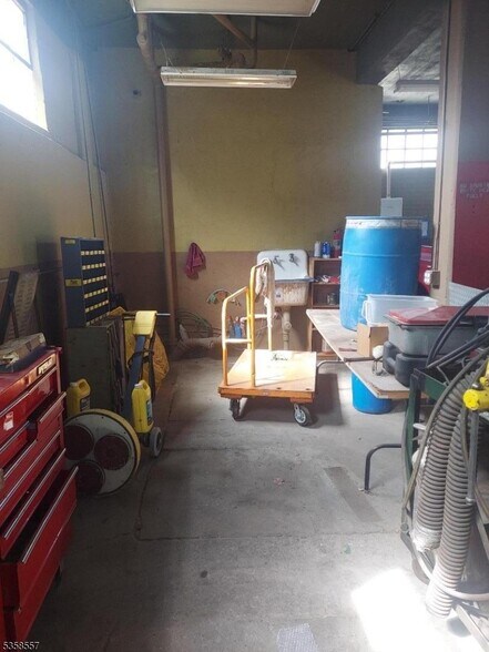 More Photos Of 16 Flanders Rd, Netcong Specialty For Sale