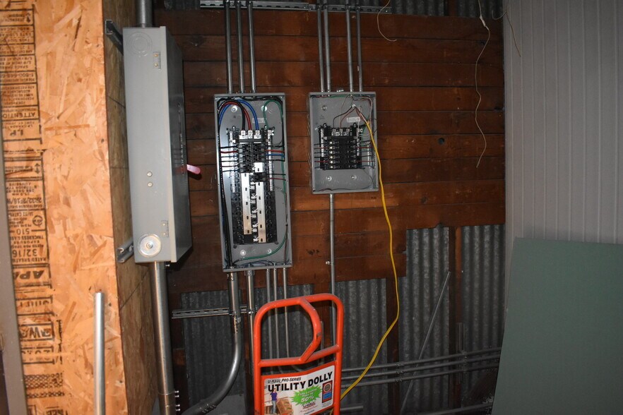 More Photos Of 6821 Suva St, Bell Gardens Warehouse For Lease