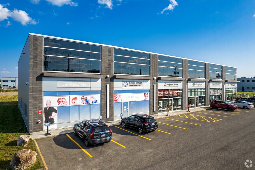 More Photos Of 17680 Rue Charles, Mirabel General Retail For Lease