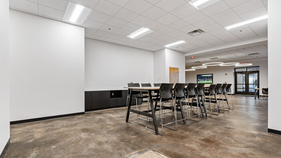 More Photos Of 2361 W Highway 36, Roseville Unknown For Lease