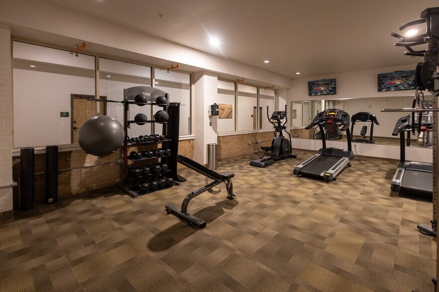 More Photos Of 1351 N Hanley Rd, University City Apartments For Sale