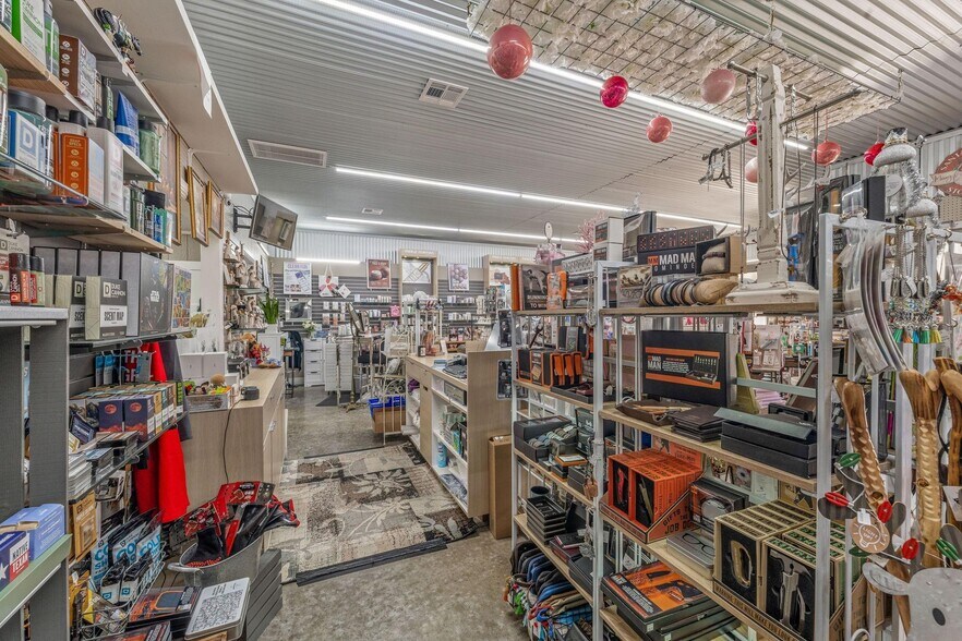 More Photos Of 120 E Blackjack St, Dublin Storefront For Sale