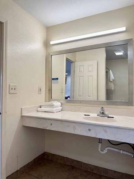 More Photos Of 990 Avenue K, Marrero Hotel For Sale