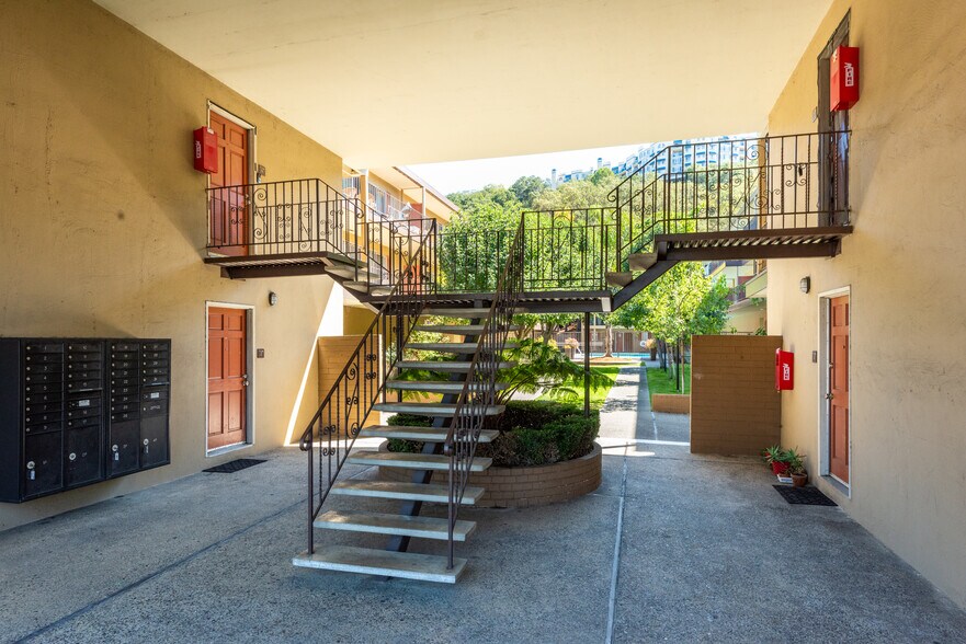 More Photos Of 155 Nova Albion Way, San Rafael Apartments For Sale