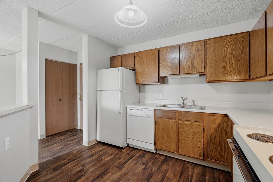 More Photos Of 985 Ivy Ave E, Saint Paul Apartments For Sale