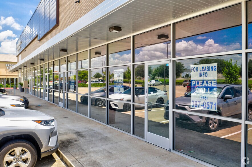 More Photos Of 7910 W Grand Parkway S, Richmond Storefront Retail Office For Lease