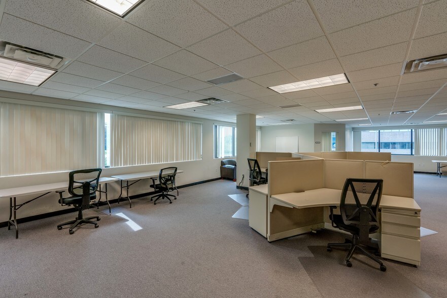 More Photos Of 6000 Brooktree Rd, Wexford Office For Lease
