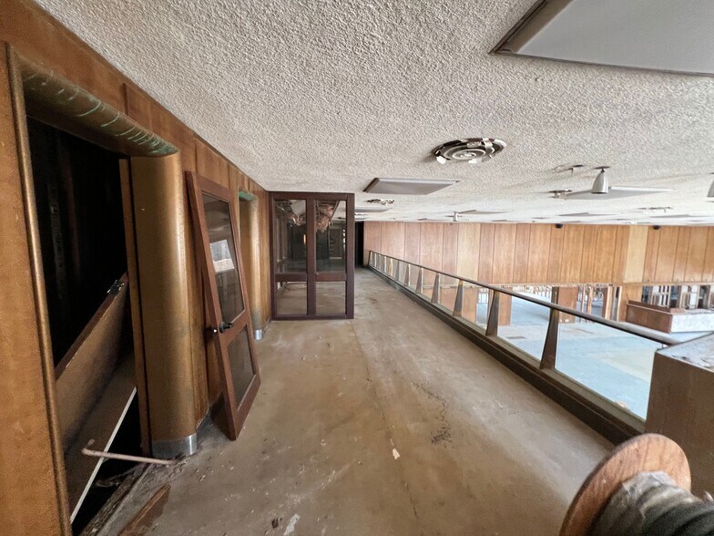 More Photos Of 100 N Main St, Corsicana Office Residential For Sale