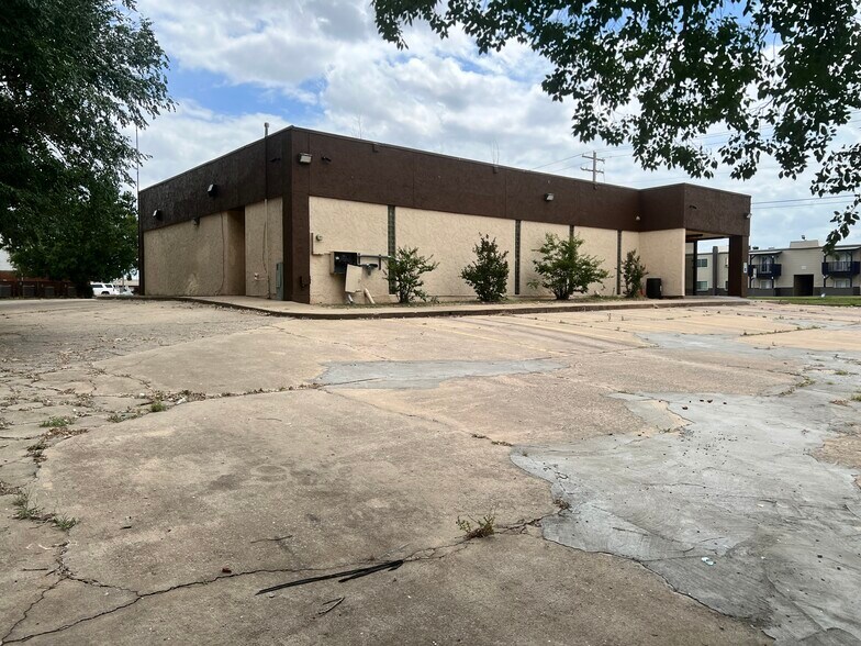More Photos Of 7378 S Walker Ave, Oklahoma City Office For Lease