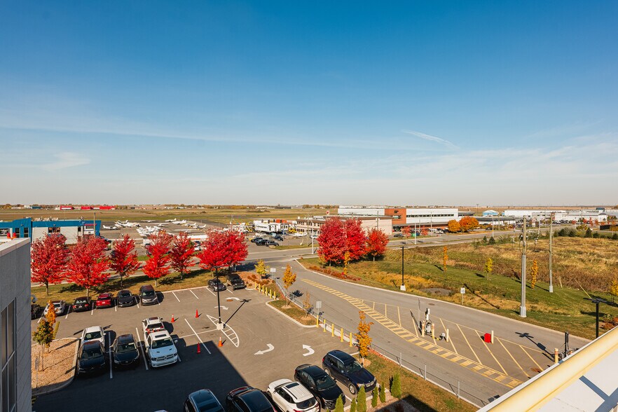 More Photos Of 5799 Rte De L'aéroport, Longueuil Distribution For Lease