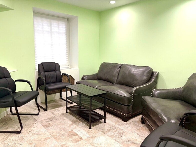 More Photos Of 220 E 30th St, New York General Retail For Lease