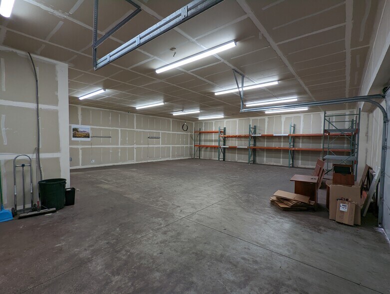 More Photos Of 1201 W Fourth Plain Blvd, Vancouver Flex For Sale