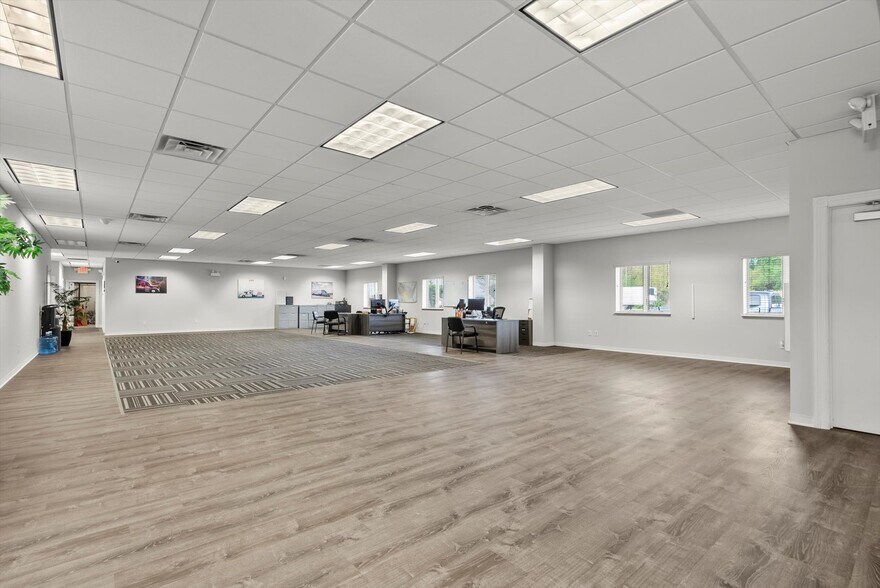 More Photos Of 24051 S Northern Illinois Dr, Channahon Truck Terminal For Sale