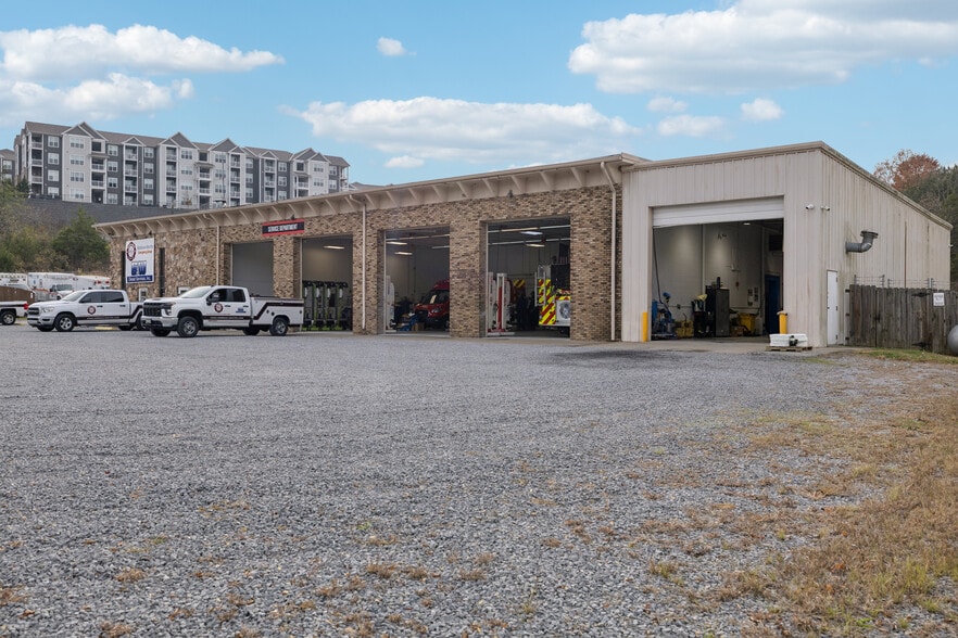 More Photos Of 3502 Dickerson Pike, Nashville Flex For Sale