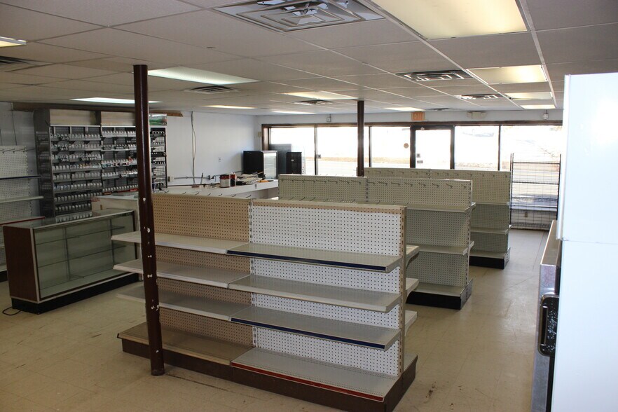 More Photos Of 259 W Washington St, Bristol General Retail For Lease