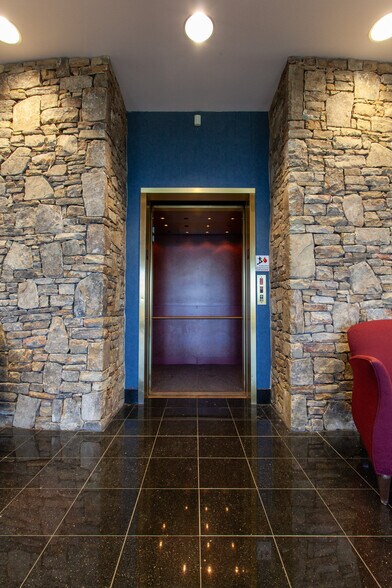 More Photos Of 14 One Center Ct, Franklin Medical For Sale