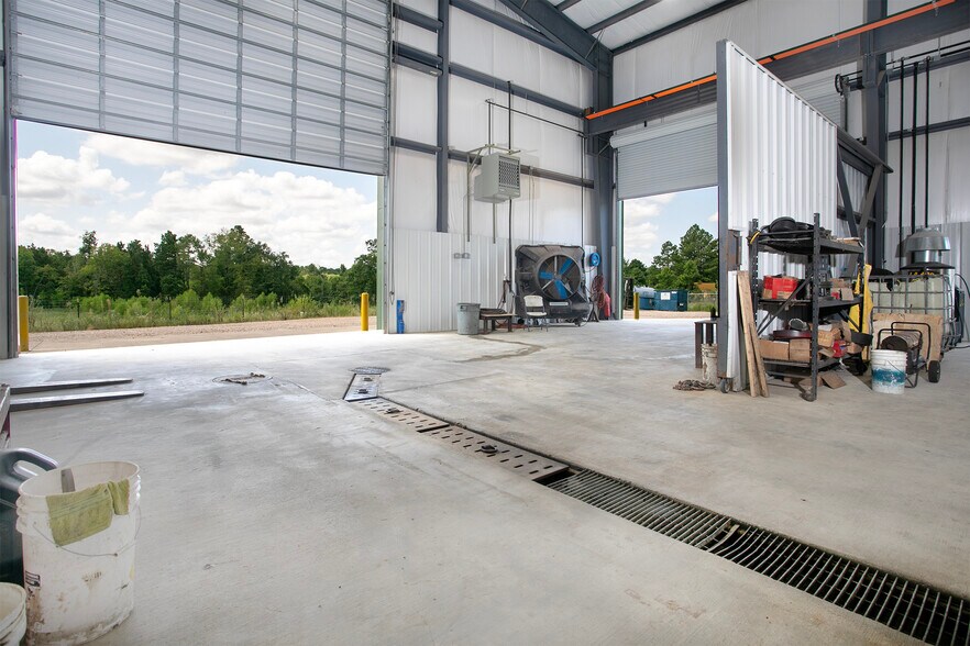 More Photos Of 2302 Neiman Marcus Pky, Longview Industrial For Sale