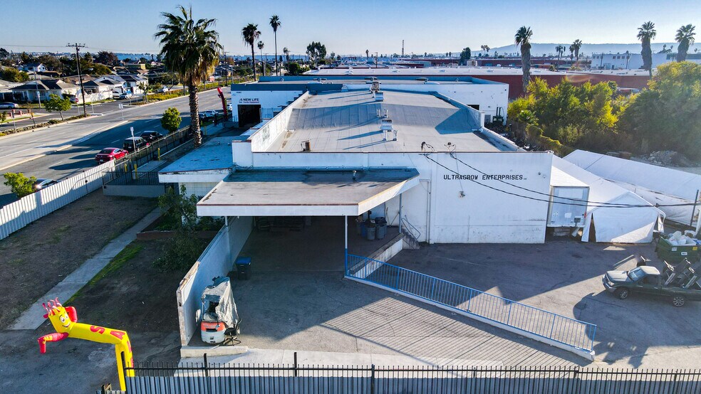 More Photos Of 13501 S Main St, Los Angeles Warehouse For Lease