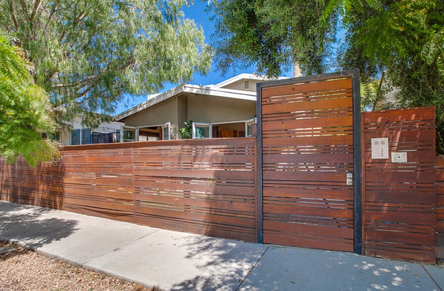 More Photos Of 565 Westminster Ave, Venice Apartments For Sale