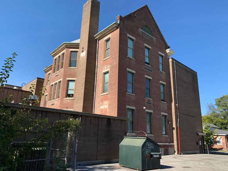 More Photos Of 930 Mary St, Louisville Schools For Sale