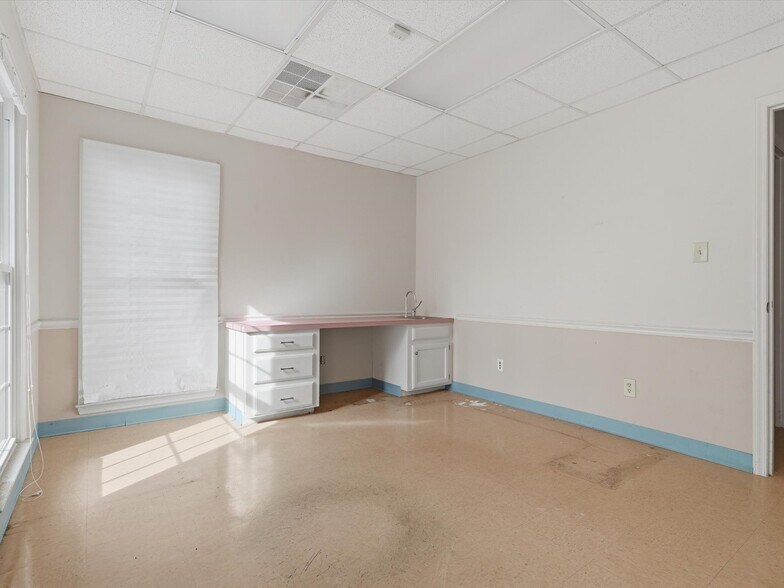 More Photos Of 825 Majestic Ct, Gastonia Medical For Lease