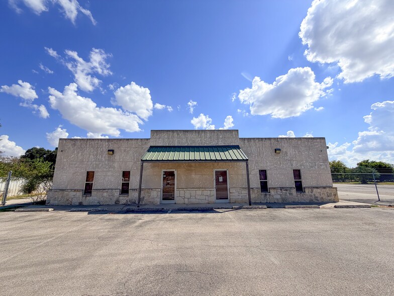 More Photos Of 132 Nell Deane Blvd, Schertz Warehouse For Lease