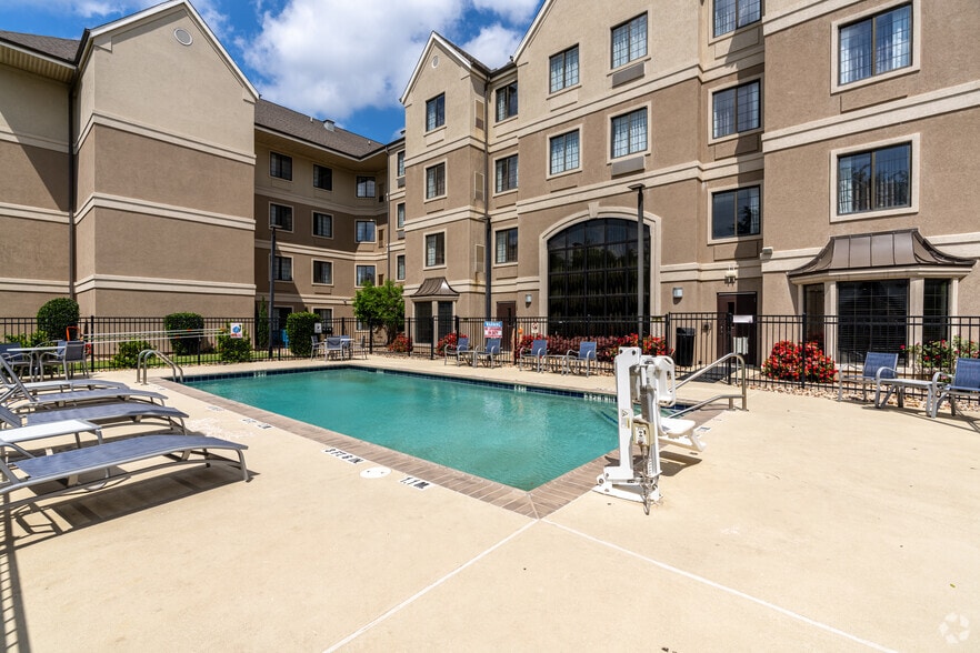 More Photos Of 520 I-35, Round Rock Hotel For Sale